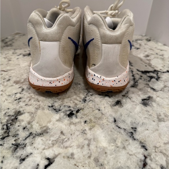 Nike Kids' Youth Kyrie 4 Basketball Shoes, Size: 3 - Picture 5 of 7